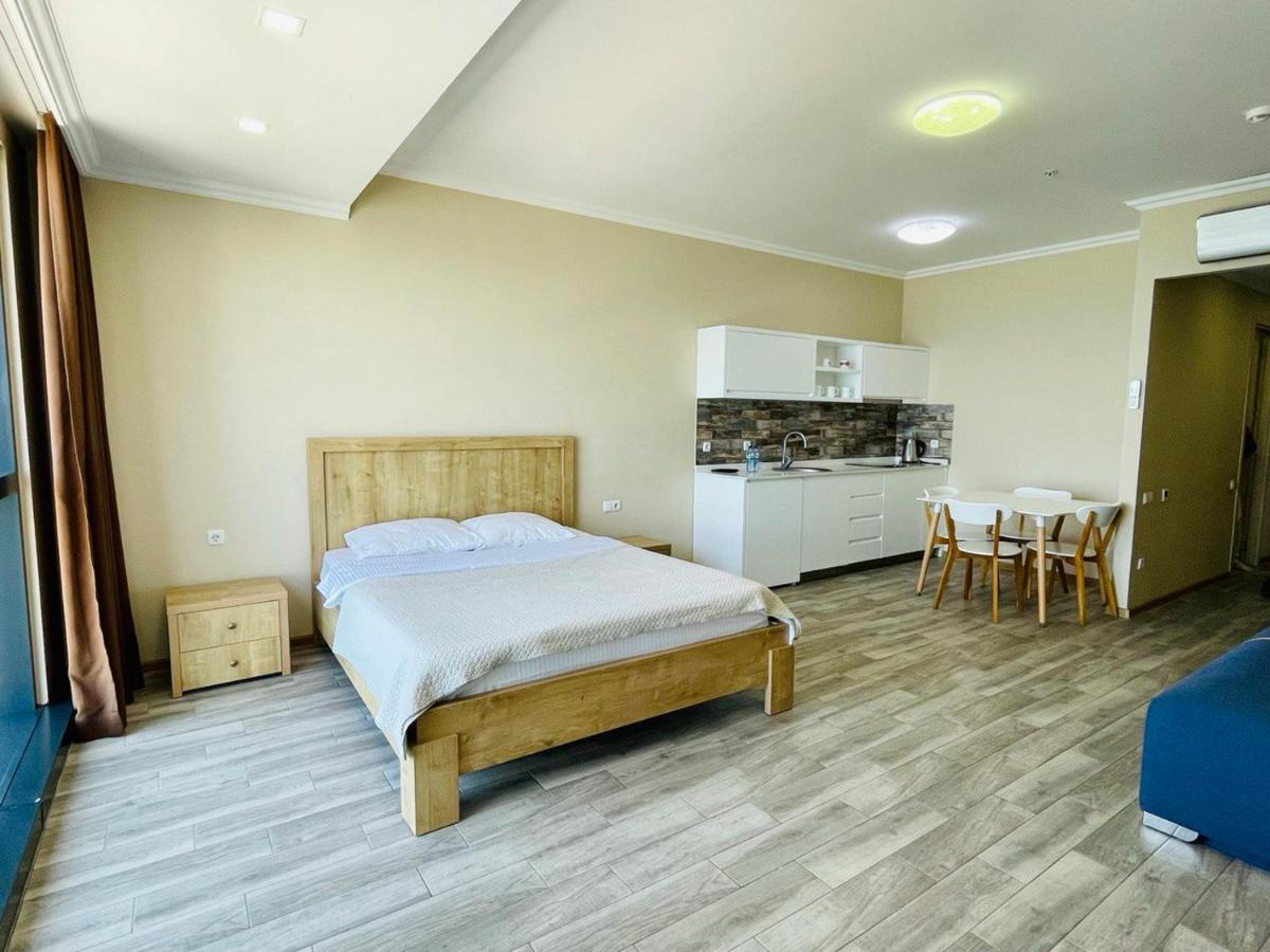 Balmaral Apart Hotel บาทูมิ ภายนอก รูปภาพ