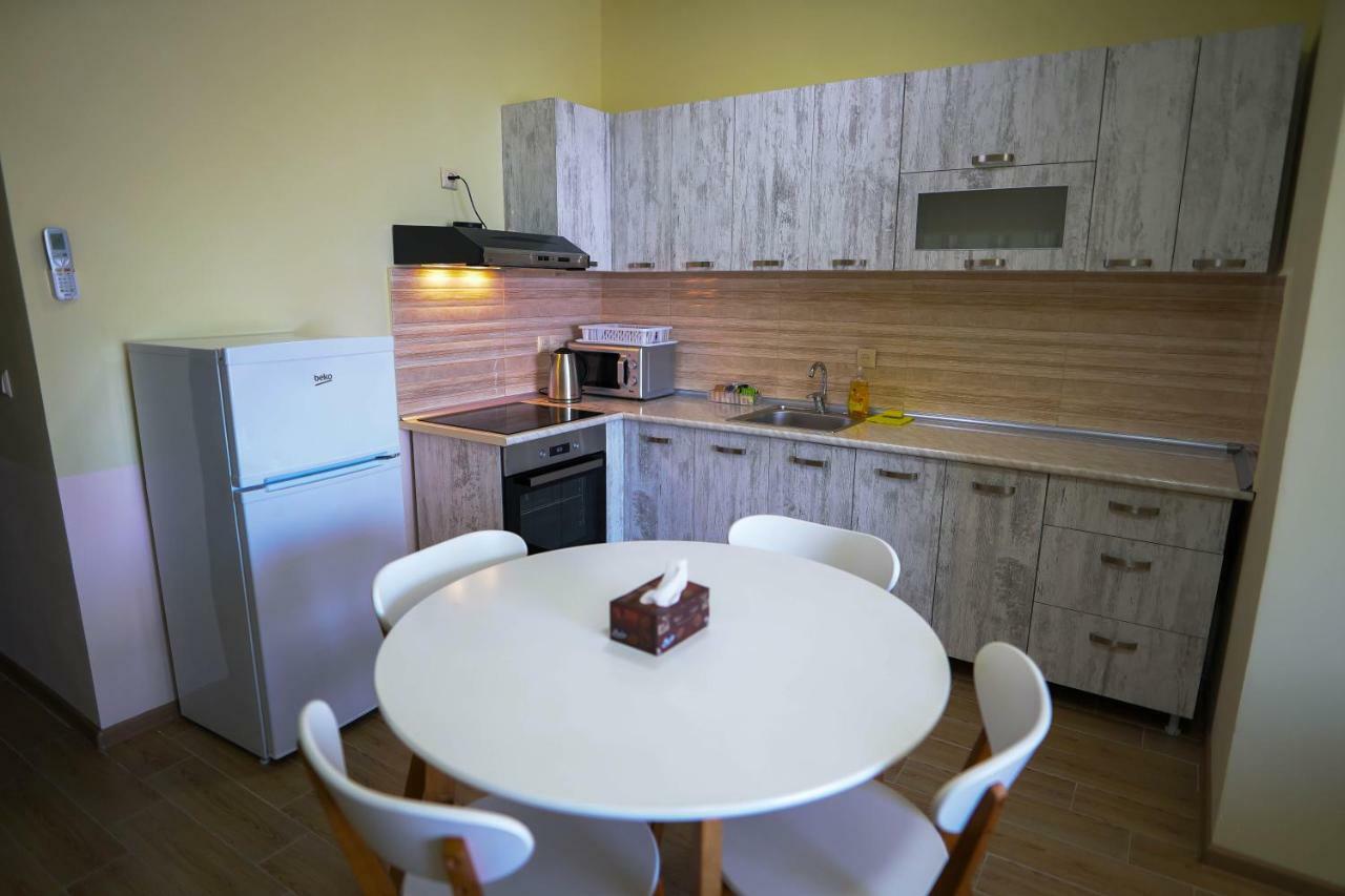 Balmaral Apart Hotel บาทูมิ ภายนอก รูปภาพ