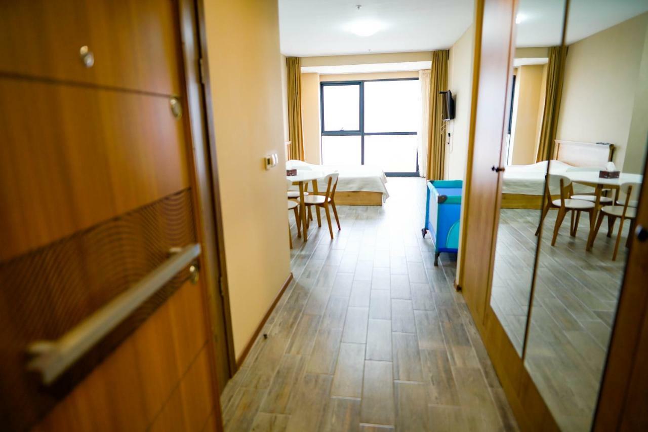 Balmaral Apart Hotel บาทูมิ ภายนอก รูปภาพ