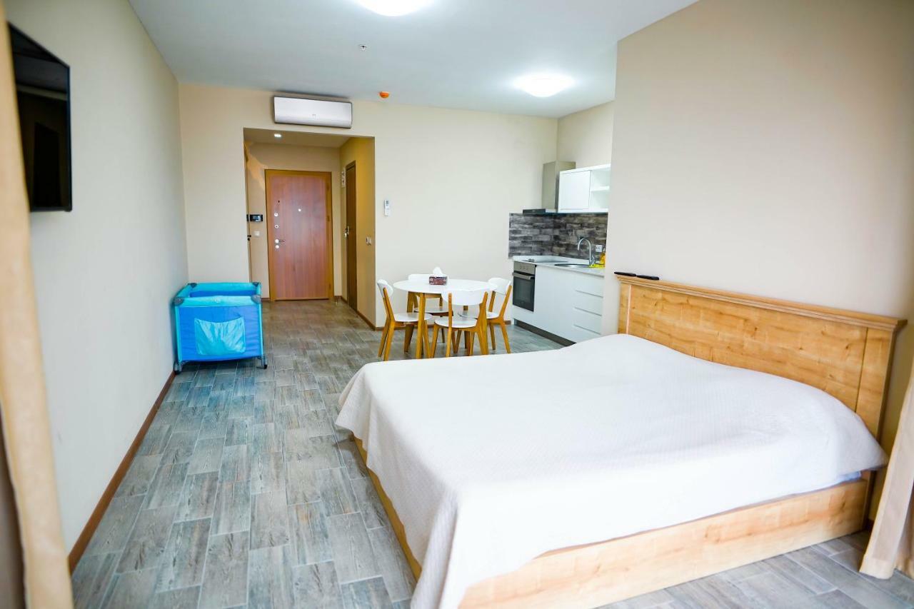 Balmaral Apart Hotel บาทูมิ ภายนอก รูปภาพ