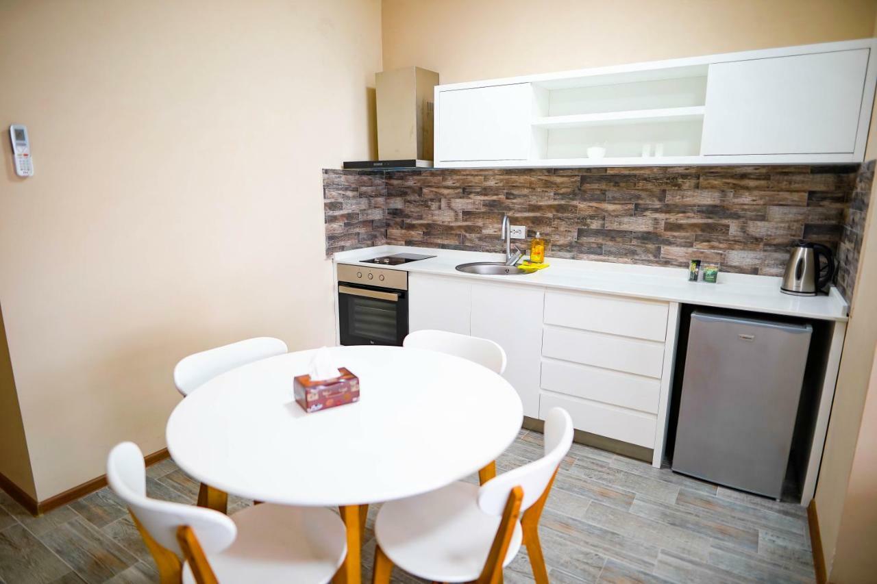 Balmaral Apart Hotel บาทูมิ ภายนอก รูปภาพ